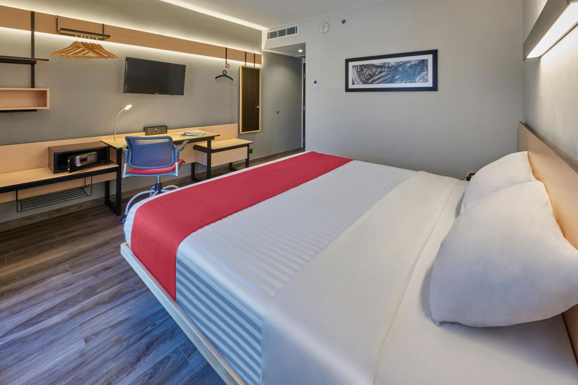 City Express Plus By Marriott Пуерто Валярта Екстериор снимка
