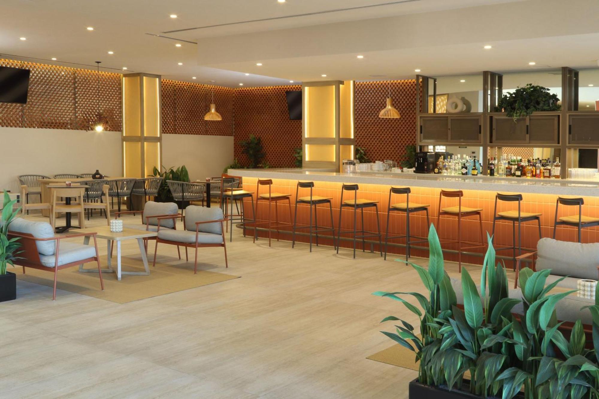 City Express Plus By Marriott Пуерто Валярта Екстериор снимка