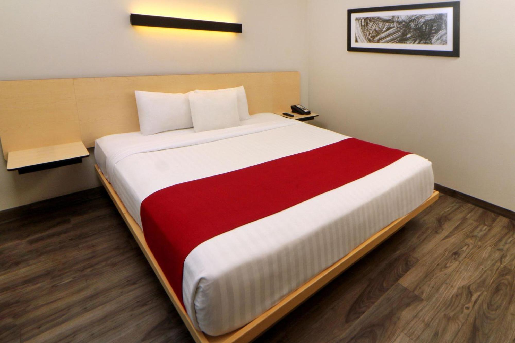 City Express Plus By Marriott Пуерто Валярта Екстериор снимка
