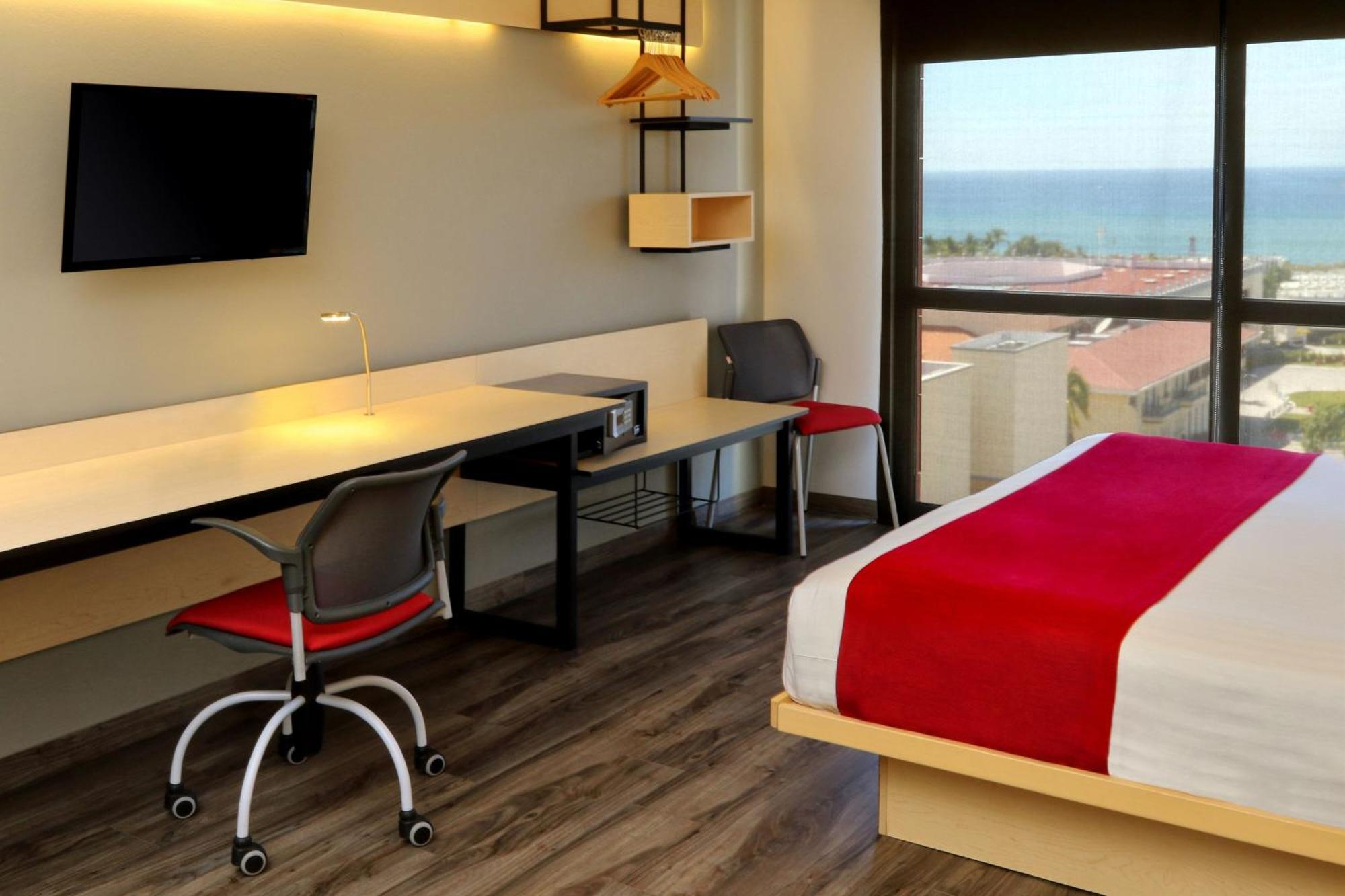 City Express Plus By Marriott Пуерто Валярта Екстериор снимка