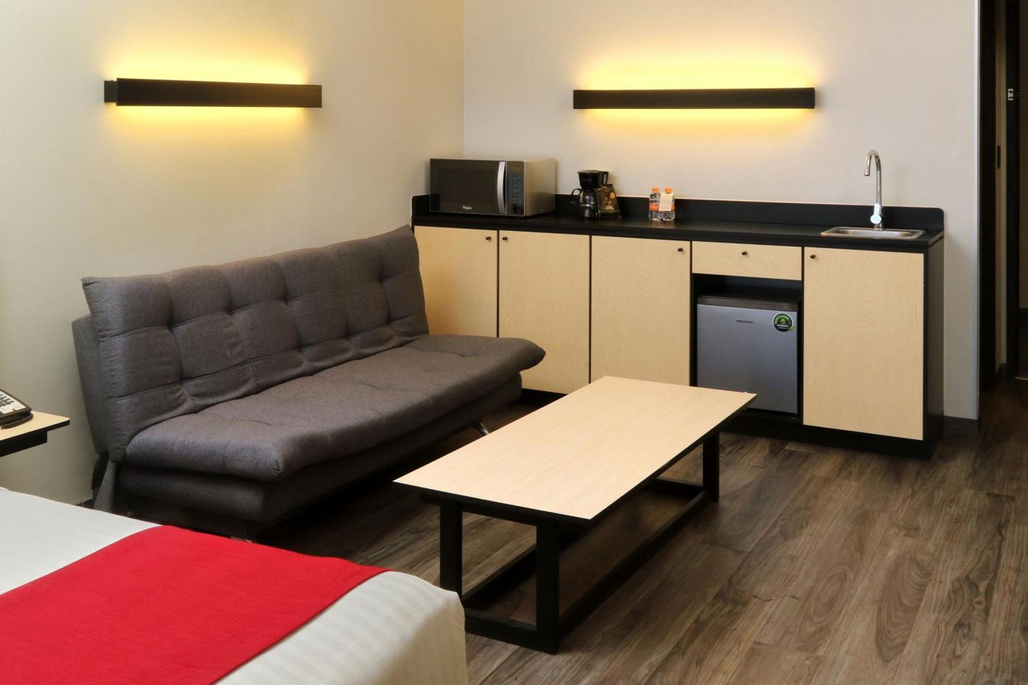 City Express Plus By Marriott Пуерто Валярта Екстериор снимка
