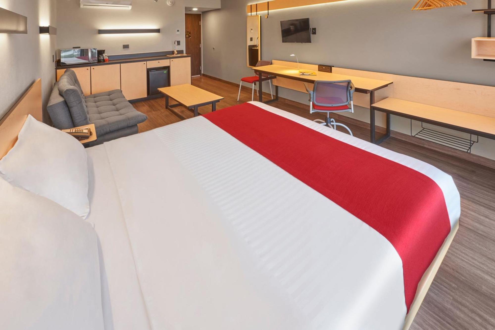 City Express Plus By Marriott Пуерто Валярта Екстериор снимка